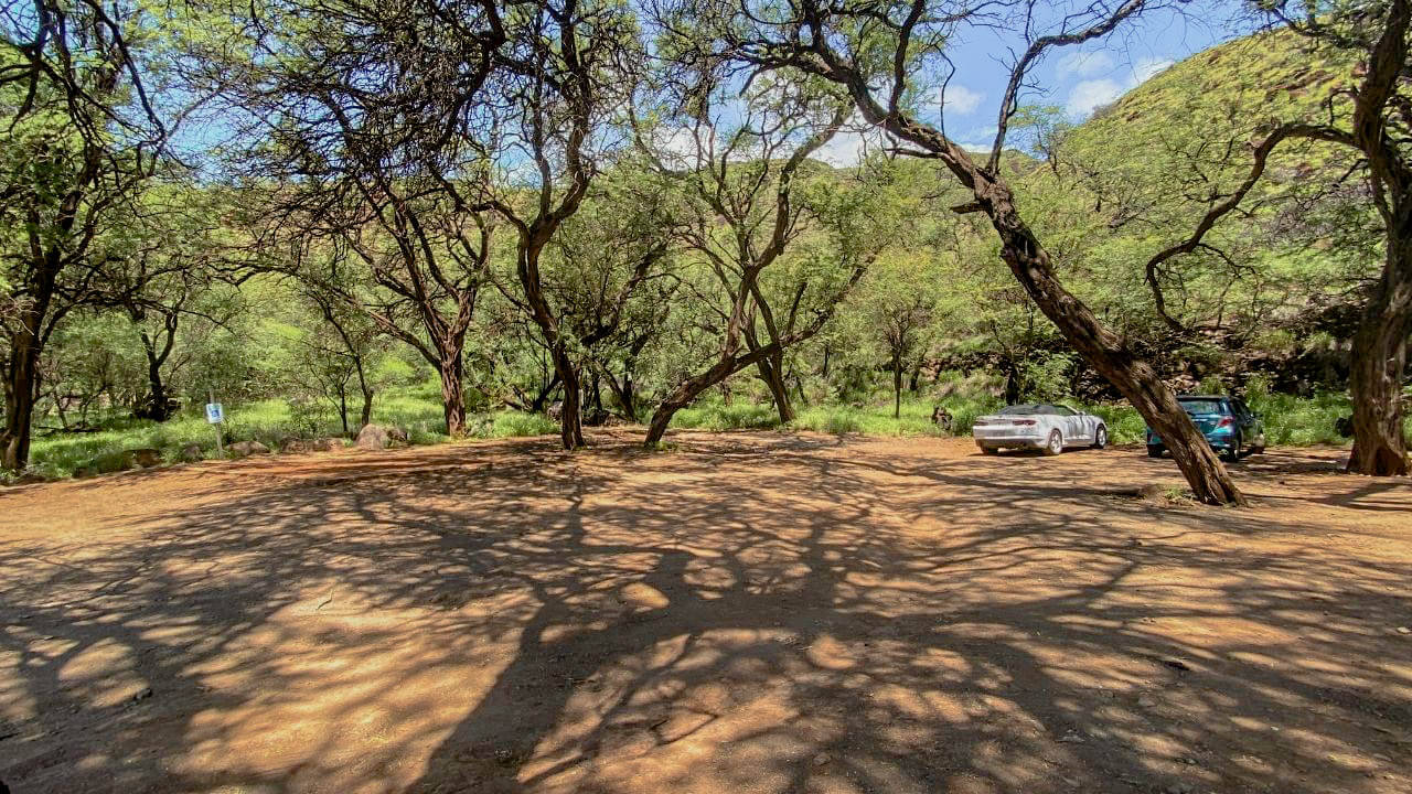 The parking lot at the Lahaina Pali Hike 