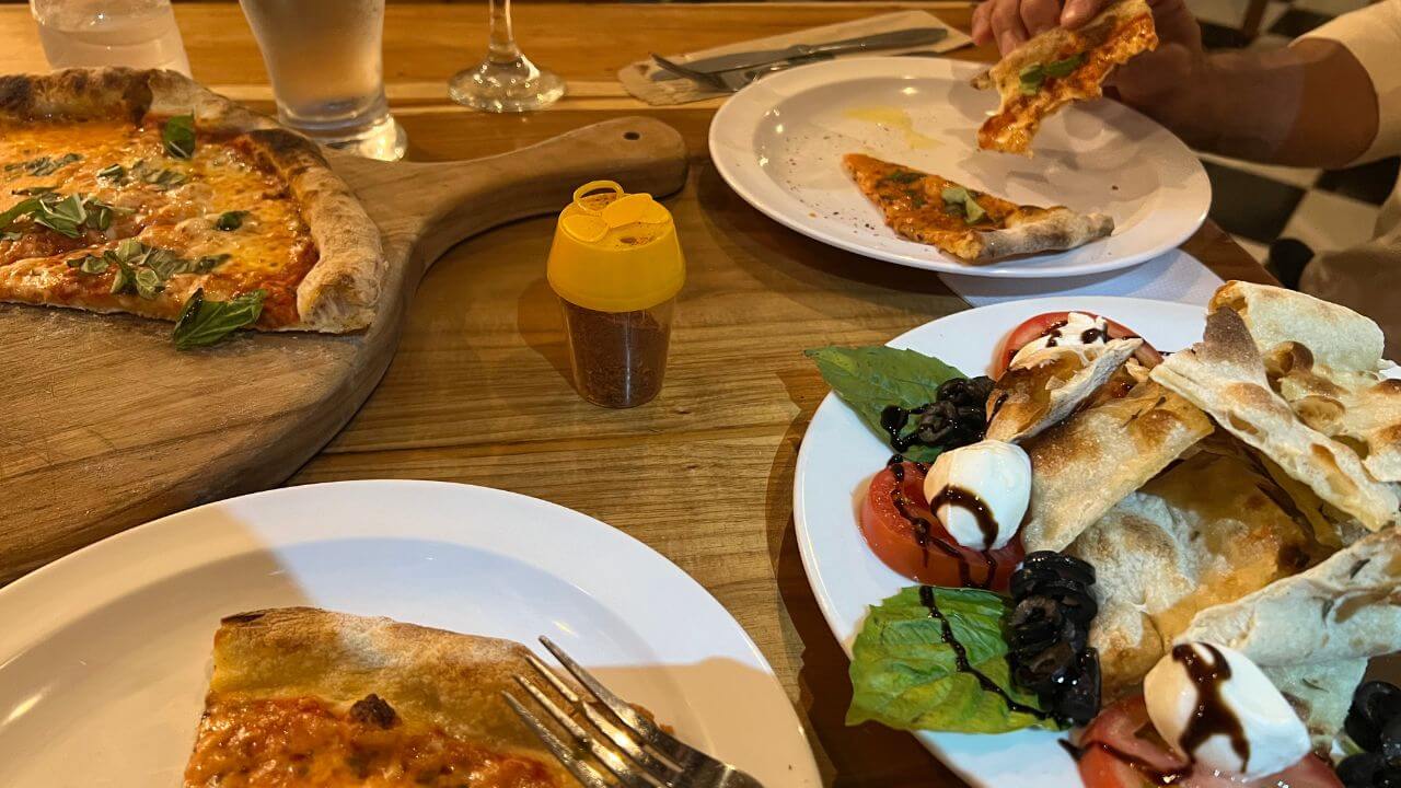 Bella Italia place to eat in Jardin