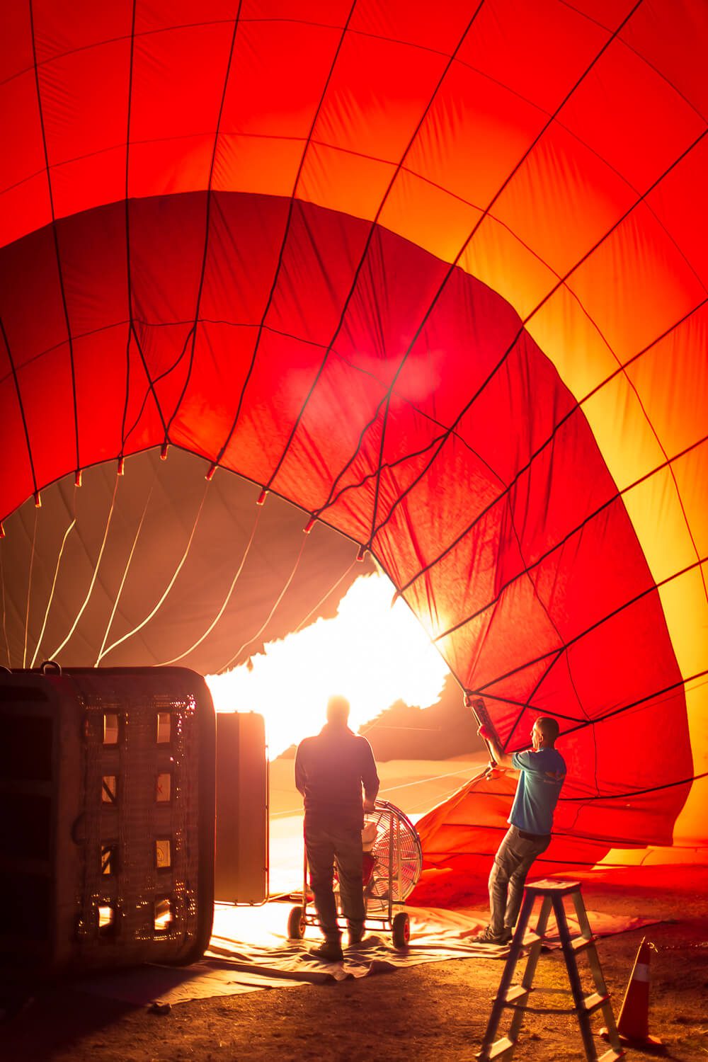 Blowing up the hot air balloon<br />
