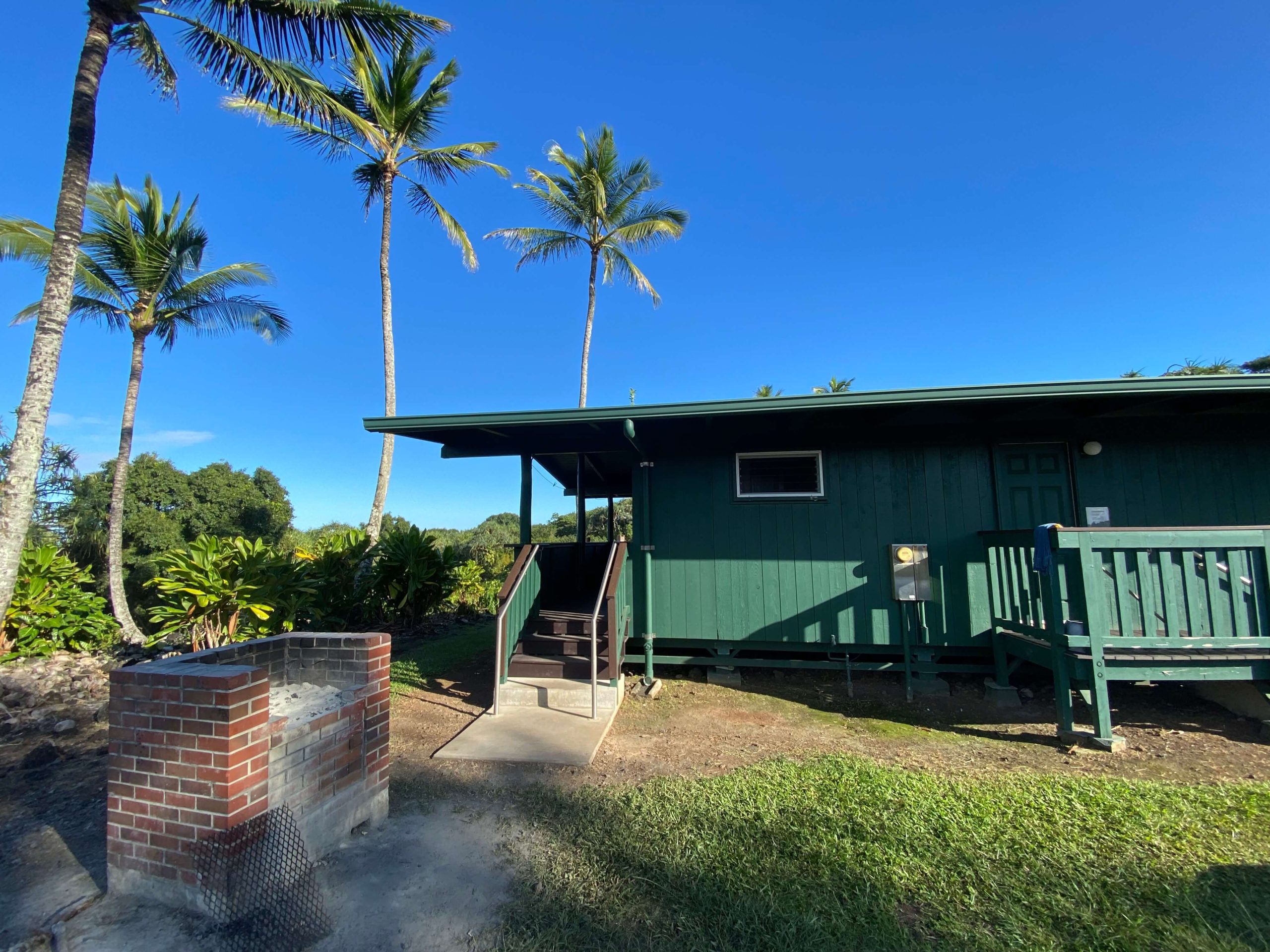 The grill and outside of Wai'anapanpa Cabins